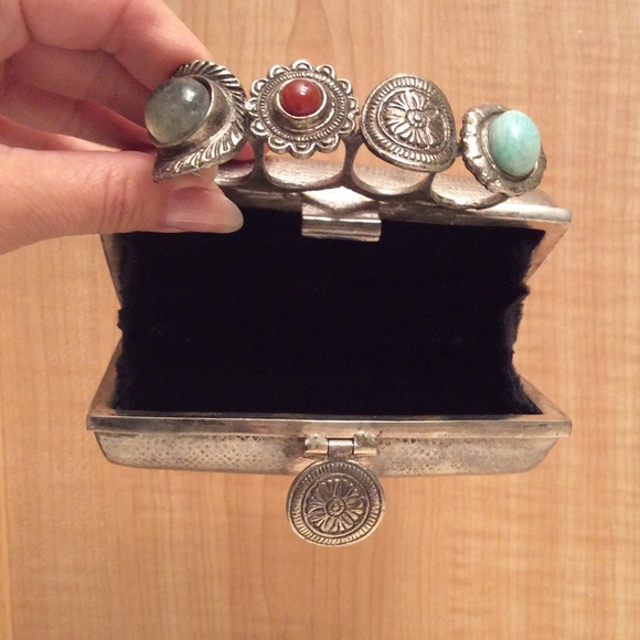 Silver Ring Handle Vintage Style Purse - Picture 4 of 4